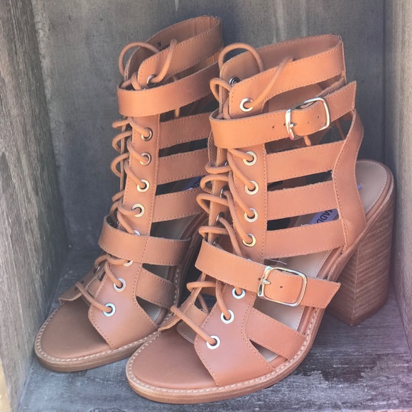 🆕 Cute and Stylish Cut-out Caged Sandals Size 7 - Picture 3 of 8